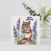Gelukkige Verjaardag Chipmunk met Lavendel Bloemen Kaart (Staand voorkant)