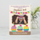 Gelukkige Verjaardag Drie Cupcakes Bunting Foto Kaart (Staand voorkant)