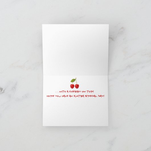 Gelukkige Verjaardag met een Cherry op Top Kaart (Binnen)