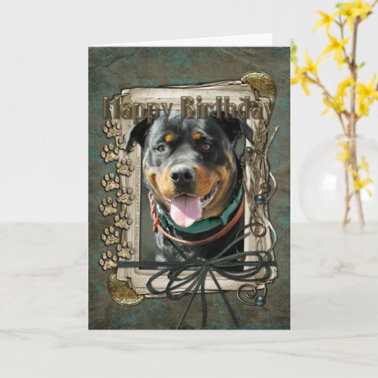 Gelukkige Verjaardag - Stone Paws -Rottweiler Samb Kaart (Gele Bloem)