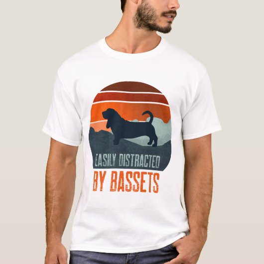 Gemakkelijk Afgeleid Door Bassets Hondenwandeling T-shirt (Voorkant)