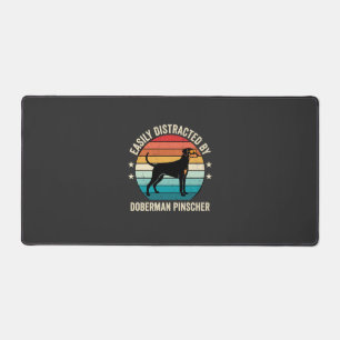 Gemakkelijk afgeleid door Doberman Pinscher Retro  Bureaumat