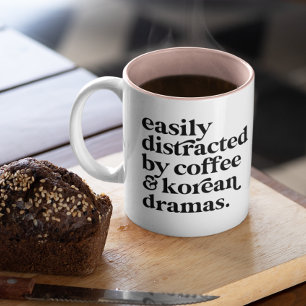 Gemakkelijk afgeleid door koffie & Koreaanse Drama Tweekleurige Koffiemok
