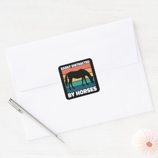 Gemakkelijk afgeleid door paardenliefhebbers Schat Vierkante Sticker (Envelop)