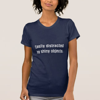 Gemakkelijk afleiden door glanzende objecten. t-shirt