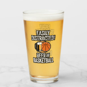 Gemakkelijk verstoord door bier en Basketball Glas
