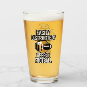 Gemakkelijk verstoord door bier en Football Glas