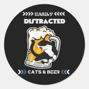 Gemakkelijk verstoord door katten en bier ronde sticker