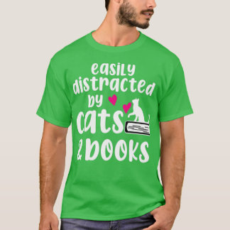 Gemakkelijk verstoord door katten en boekenkastje t-shirt