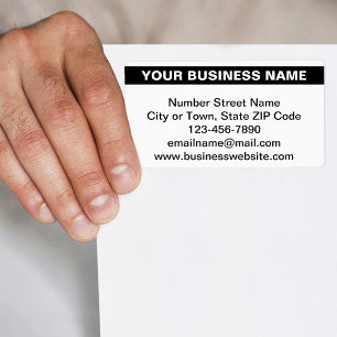 Gemarkeerde bedrijfsnaam op wit verzendlabel