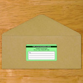 Gemarkeerde merknaam op lichtgroene verzending etiket