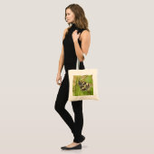 Gemarmerde witte vlinder op gras tote bag (Voorkant (model))