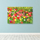 Gemengde tulpen floraal canvas afdruk (Insitu (Houten vloer))