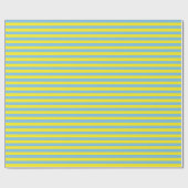 Gemiddelde lichtblauwe en gele strepen cadeaupapier (Vlak)