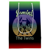 Gemini Birthday Gift-Cool Retro Sunset Zodiac Medium Cadeauzakje (Achterkant)