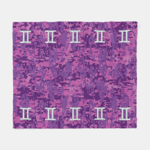 Gemini Zodiac Sign on Pink Digital Camo Fleece Deken