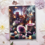 Gemmes et cristaux d'Améthyste pourpre<br><div class="desc">Joli planificateur inspiré et spirituel personnalisé avec améthystes,  bougies,  pierres et pierres précieuses, </div>