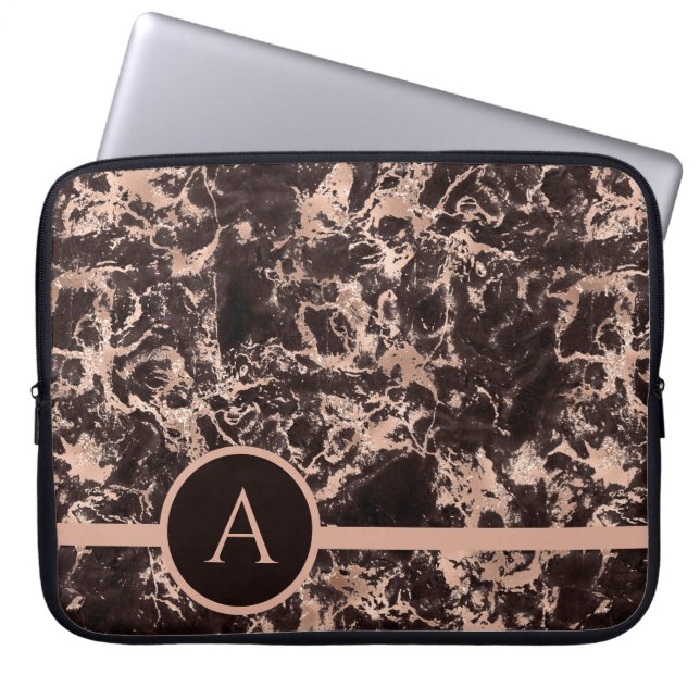 Gemonogrammeerde roze gouden marmer laptop sleeve (Voorkant)
