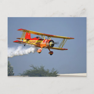 Gene Soucy die aerobatiek uitvoert in Grumman Briefkaart