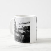 Generaal George S. Patton en Kolonel Lyle Bernard Koffiemok (Voorkant links)