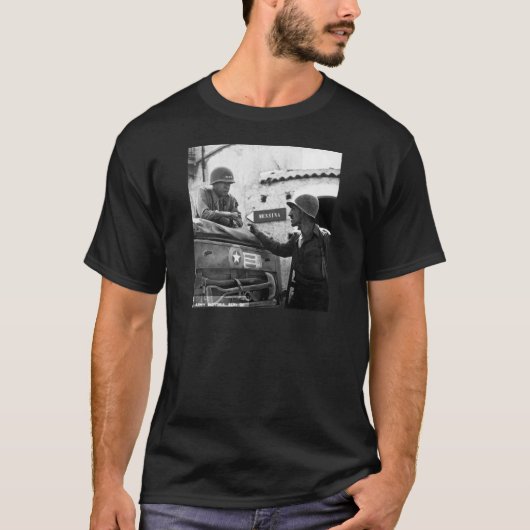 Generaal George S. Patton en Kolonel Lyle Bernard T-shirt (Voorkant)
