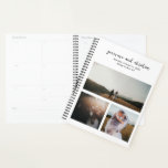 Genevieve Photographie noir et blanc Mariage moder<br><div class="desc">Un planificateur moderne avec un design noir et blanc simple et minimal avec un montage photo de trois de vos photos mariages préférées. Ci-dessus,  vos noms dans un script élégant avec vos détails mariages. Le dos a une photo verticale pleine taille.</div>