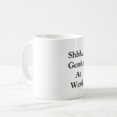 Génie à la tasse de travail (Devant gauche)