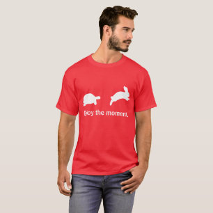 Geniet van het moment. Rode editie. T-shirt