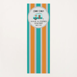 Genieten van de reis neven kamp retro camper yogamat