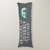 Genieten van de reis samen Retro Camper Lichaamskussen (Voorkant Verticaal)