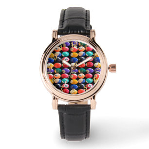 Genummerde en gekleurde achtballen, horloge