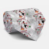 Geocache komt uit en speelt stropdas (Opgerold)