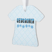 Geocacher met sneeuw bedekt ornament (voorkant)