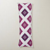 Geometric Ethnic Pattern Body Pillow – Burgundy Re Lichaamskussen (Voorkant Verticaal)