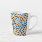 Geometric Moroccan Tile & Orange Pattern Latte Mok (Rechts)