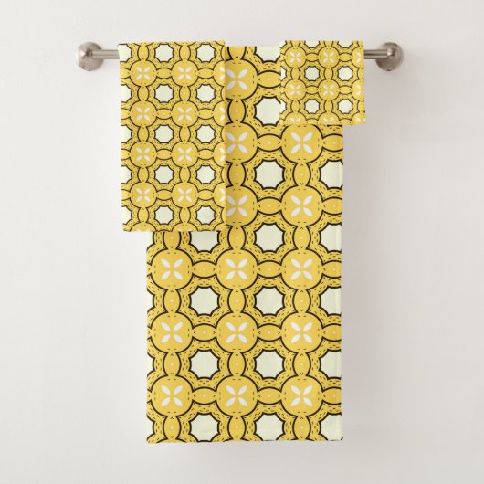  geometric yellow & black pattern  bad handdoek (Insitu)