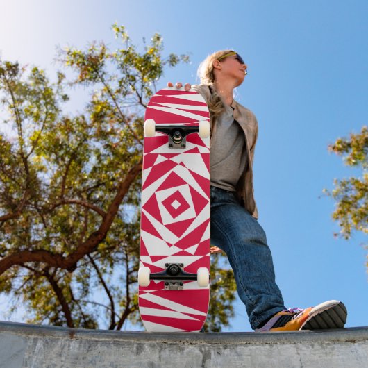 Geometrisch Abstract White & Red Illusion Skateboa Skateboard (Buiten 1)