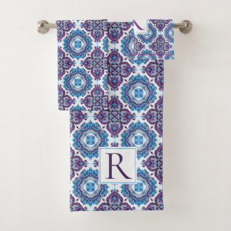 Geometrisch mediterraan blauw paars patroon bad handdoek