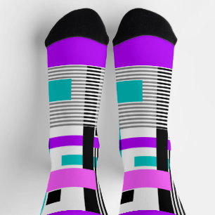 Geometrisch patroon in gestreepte en neon kleuren sokken