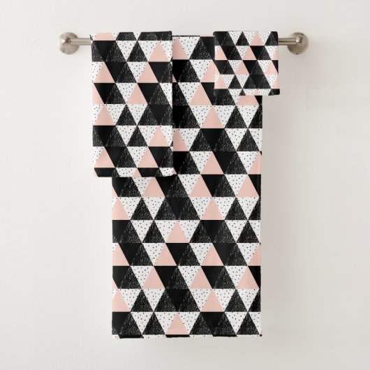 Geometrisch patroon met handgetekende driehoek bad handdoek (Insitu)
