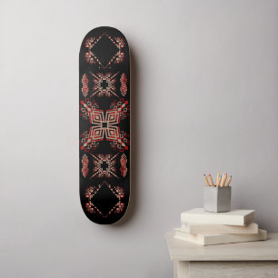 Geometrisch tribal-geïnspireerd ontwerp in vet zwa skateboard