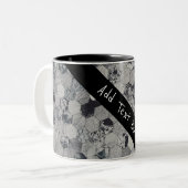 Geometrische grijs, wit en zwart hexagon patroon tweekleurige koffiemok (Voorkant links)