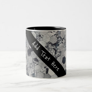 Geometrische grijs, wit en zwart hexagon patroon tweekleurige koffiemok