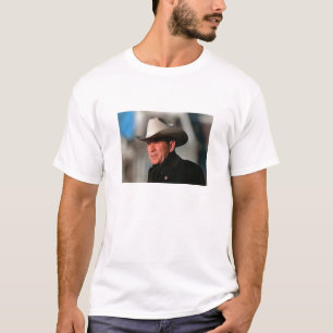 George W. Struik - in het zwart gekleed met een co T-shirt