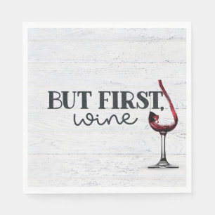 Gepantserde rode wijn op gewitwaserd hout servet