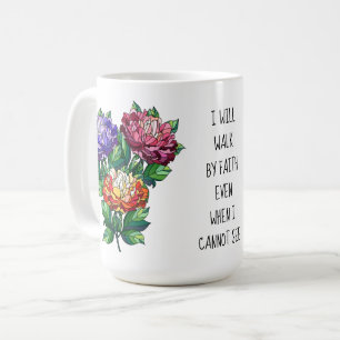 Gepeilde bloemen met vers van 2 Korinthianen 5:7 Koffiemok