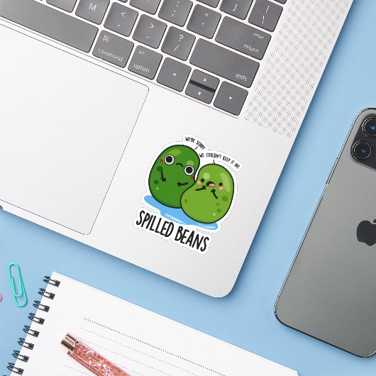 Gepelde bonen Funny Veggie Bean Pun Sticker (Laptop met iPhone)