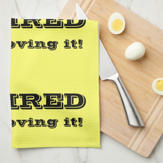 Gepensioneerd en liefhebbend Gepersonaliseerd keuk Theedoek (Quarter Fold)