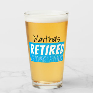 Gepensioneerd grappig happy hour gepersonaliseerd glas