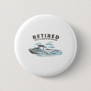 Gepensioneerd kan je me vinden op de Lake Retireme Ronde Button 5,7 Cm